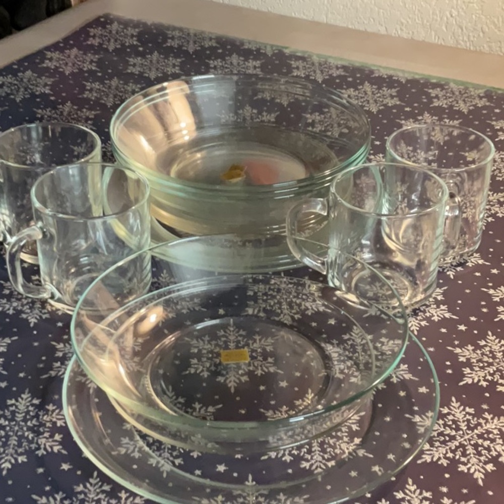 ARCOROC FRANCE Vintage Clear Glass Dinnerware set. 16 Piece Set